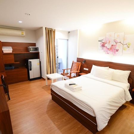 Thaiphiphat House Bangkok Exteriör bild