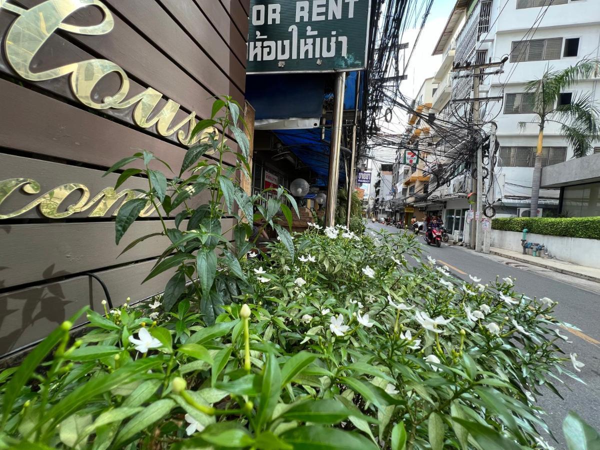 Thaiphiphat House Bangkok Exteriör bild
