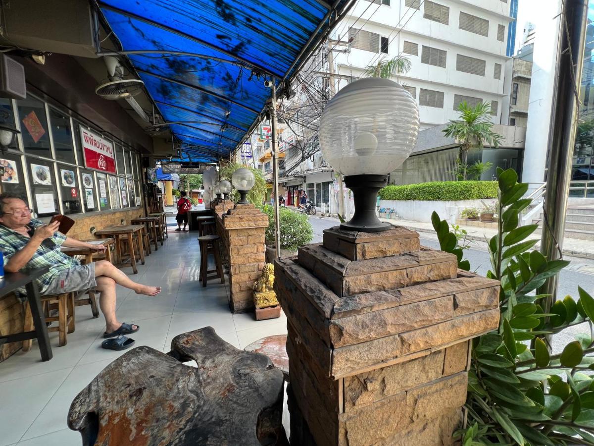 Thaiphiphat House Bangkok Exteriör bild