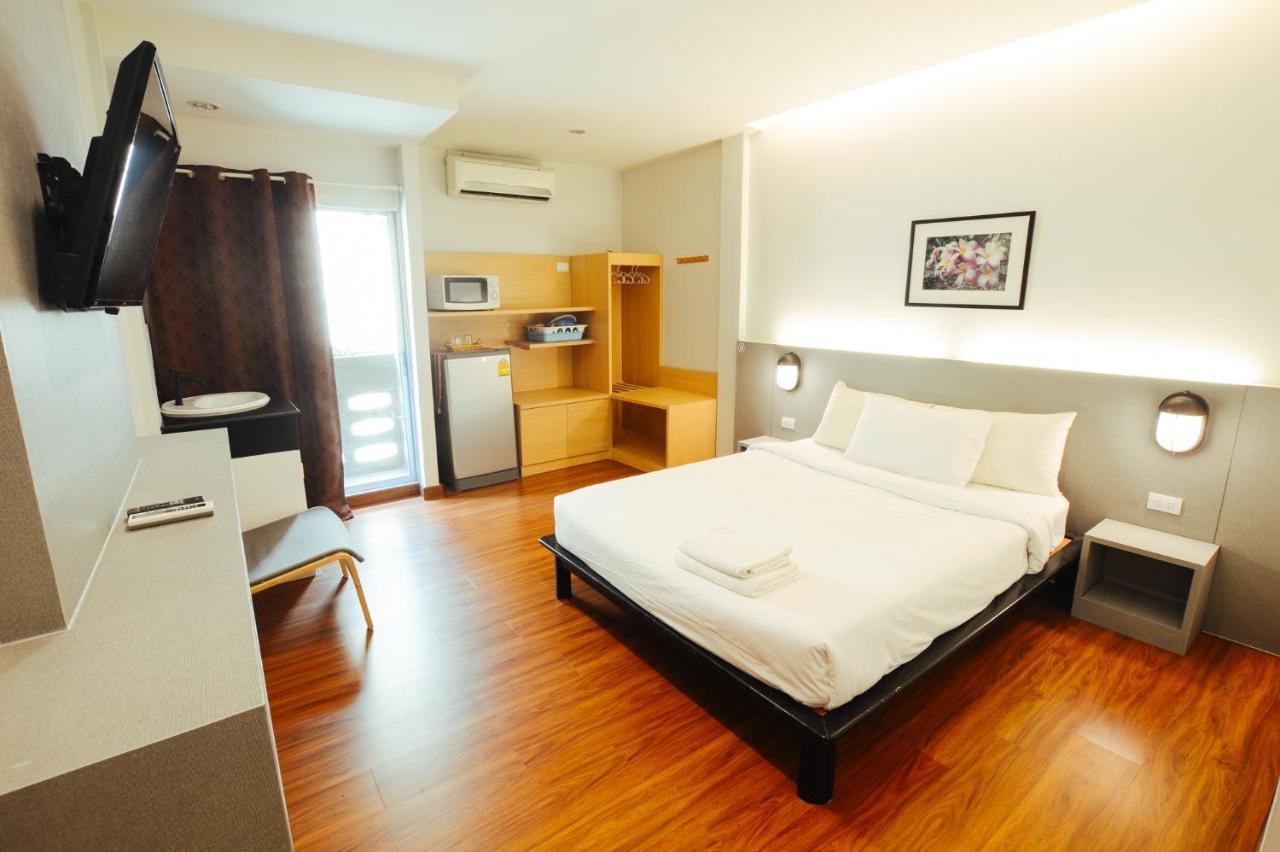 Thaiphiphat House Bangkok Exteriör bild
